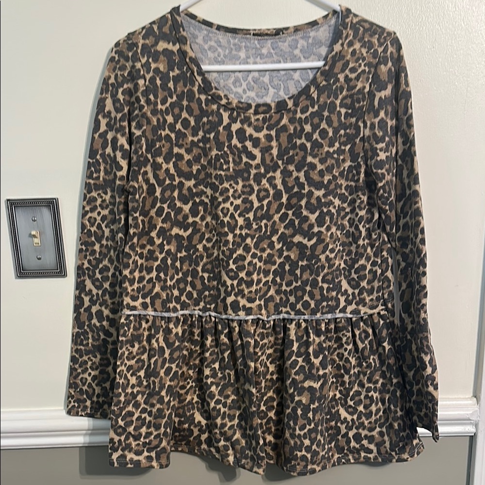 0034 Leopard Print Long Sleeve Top‎ womens size medium